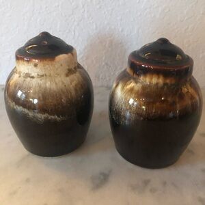 Pair of vintage Pfaltzgraff salt and pepper shakers, brown drip pottery. 4” high